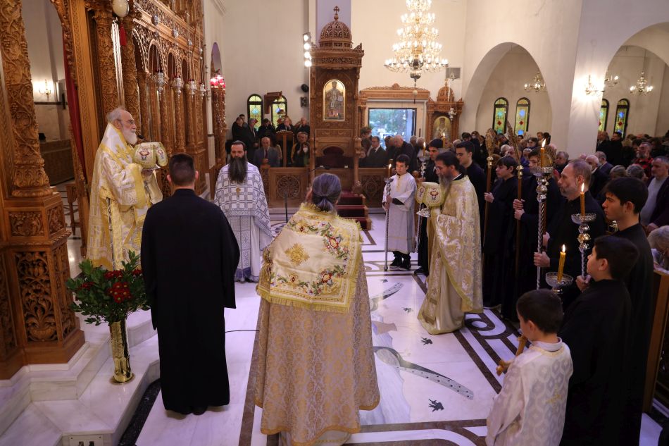 Αρχιερατική Θεία Λειτουργία με τον Θεοφιλέστατο Επίσκοπο Καρυουπόλεως κ. Νεκτάριο.