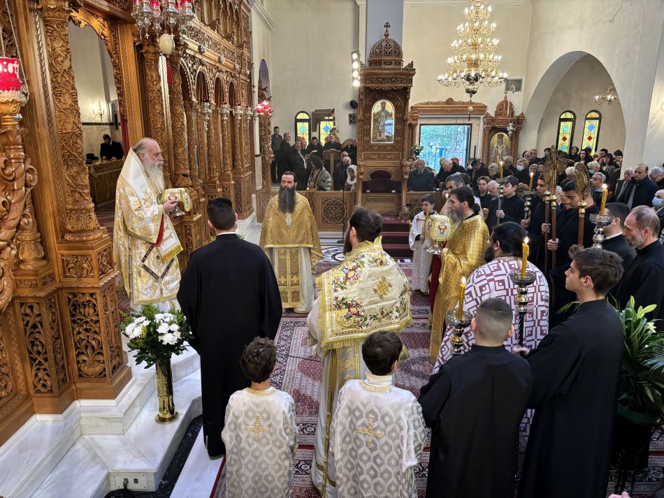 Θεία Λειτουργία με τον Θεοφιλέστατο Επίσκοπο Tαλαντίου κ. Επιφάνιο.