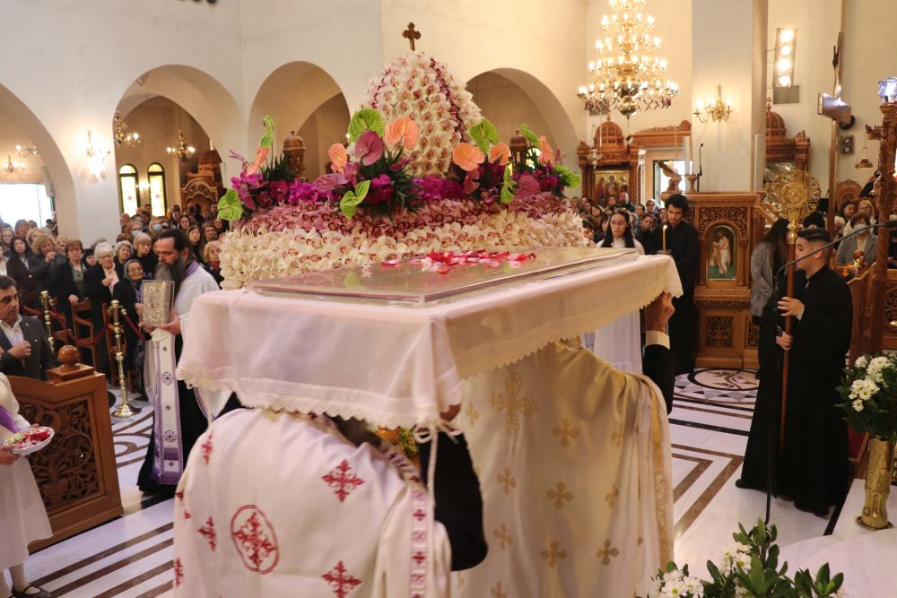 Ακολουθία των Μεγάλων – Βασιλικών Ωρών και Εσπερινός της Αποκαθηλώσεως.